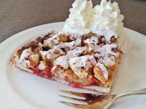 Zwetschgenkuchen-low-carb-glutenfrei-mit-Hefeteig