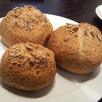 Und so sehen dann die fertigen Brötchen aus! Diese glutenfreien Eiweissbrötchen wurden mit der Backmischung "Weltmeisterbrot" gemacht.