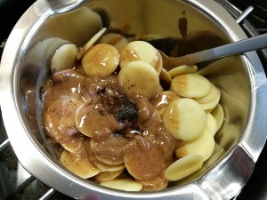 Selbstgemachte lowcarb nougat schokolade