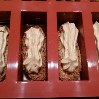 Schokoriegel-Eclair-mit-Haselnusscreme