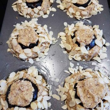 Pflaumenkuchen Zwetschgenkuchen lowcarb glutenfrei Zimteis Karamelleis zuckerfrei