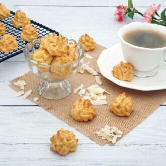 069-01_Weihnachtszauber-KOKOSMAKRONEN-low-carb-Kekse