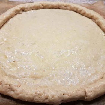 low-carb-hot-dog-pizza-mit-wuerstchenrand-glutenfrei