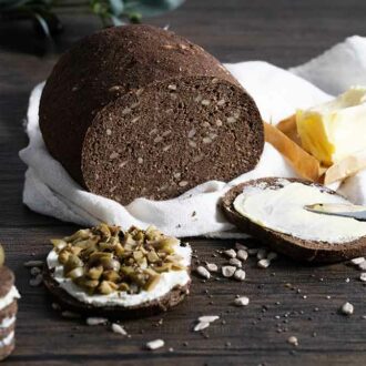 Kerniges Schwarzbrot low carb glutenfrei keto Backmischung