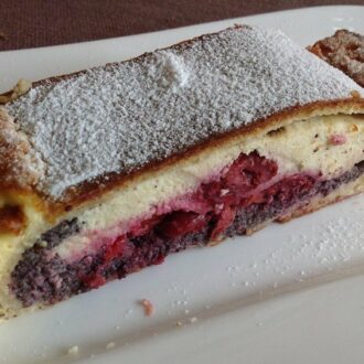 Rezept Mohn Quark Kirsch Strudel mit Rahmguss lowcarb