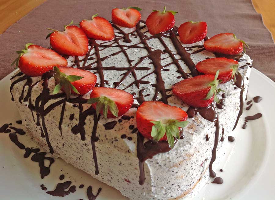 Rezept Erdbeertorte mit Mohn-Sahne-Creme lowcarb und glutenfrei