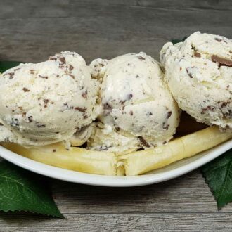 Bananen-Stracciatella-Eis lowcarb