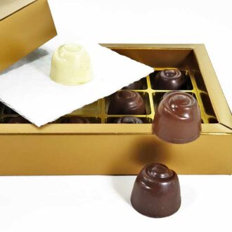 Choketo Low Carb & Keto Pralinés Großpackung mit 12 gefüllten, handgemachten Pralinen - Schokolade & Füllungen ohne Zuckerzusatz – xylitfrei