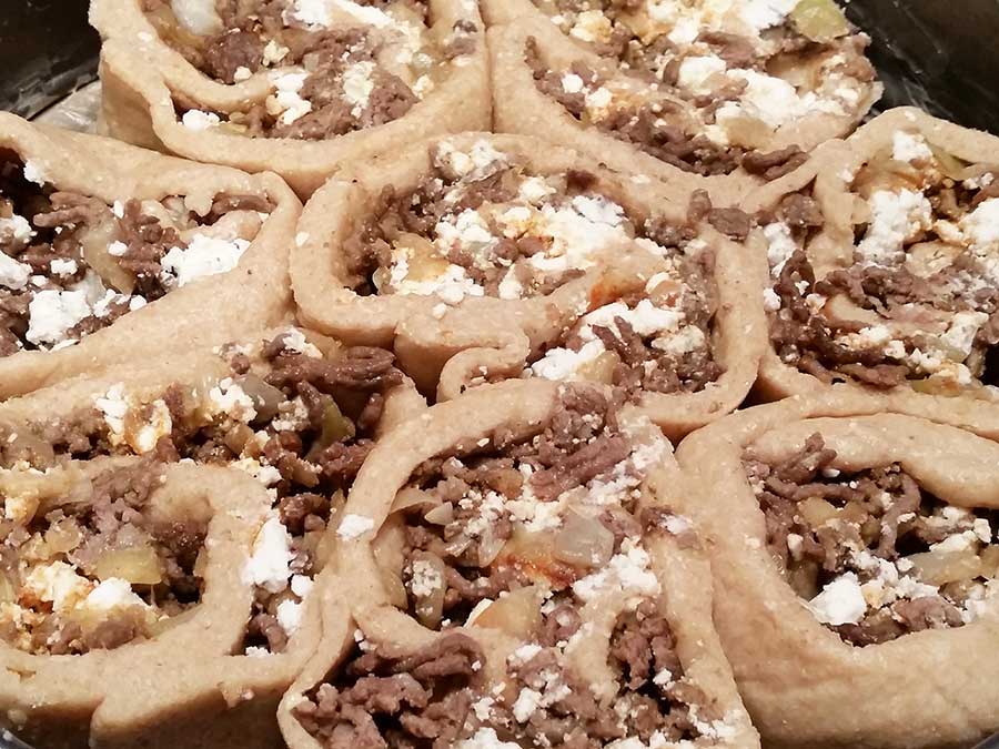 Rezept Hackfleisch-Feta-Rolle (mit Koriander-Dip) lowcarb glutenfrei
