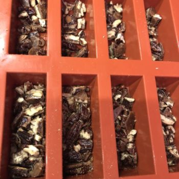 Rezept Schokoladenriegel weiß mit karamellisierten Pekannüssen lowcarb