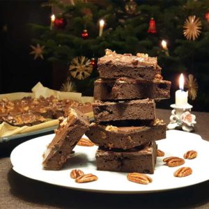 Low Carb Glutenfrei Rezept Saftiger Rotweinkuchen für Chocaholics mit fruchtigem Pekan-Karamellguss