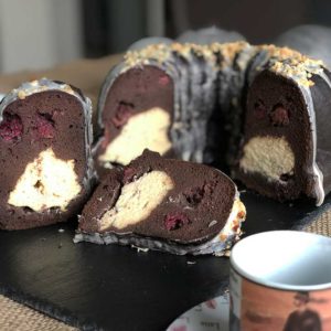 Rezept Schokoguglhupf mit Käsekuchenkern und Kirschen lowcarb glutenfrei