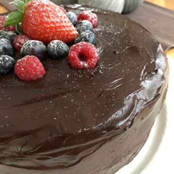 Rezept Schokoladentorte mit Erdbeer-Ricotta-Joghurt-Füllung lowcarb glutenfrei