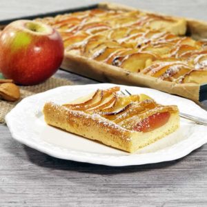 Schneller-Apfelkuchen-vom-Blech-Rezept-low-carb-glutenfrei-Muerbeteig-schwerer-Hefeteig