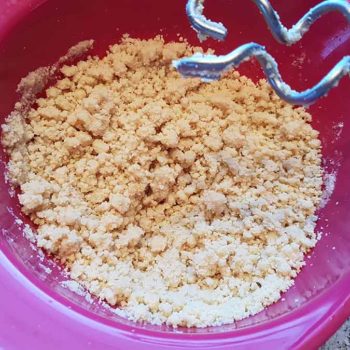 Aromatische Marzipankartoffeln gehören auf jeden Weihnachtsteller! Und glücklicherweise geht das kinderleicht und mit wenig Zutaten auch in low-carb & zuckerfrei!