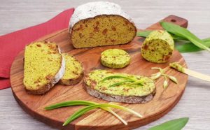 Rezept Bärlauch-Tomatenbrot mit Bärlauchbutter lowcarb glutenfrei keto
