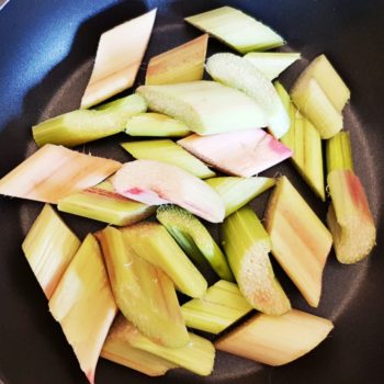 Rezept Quark Kollagen Waffeln mit Rhababerkompott