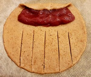 Hörnchen aus Mandelteig mit einer leckeren Füllung aus Rotweinbirnen. Pro Stück nur 5g Kohlenhydrate.