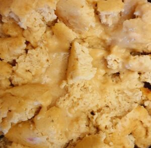 Rezept Rahm Käse Schmarrn mit Gartenkräuterjoghurt und Räucherlachs lowcarb keto glutenfrei