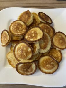 Rezept Mini-Pancake-Spieße mit Erdbeeren und Bananen lowcarb glutenfrei