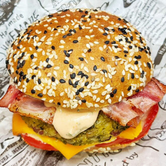 Rezept Broccoli Speck Käse Burger mit Brioche Speck Bun keto low-carb glutenfrei