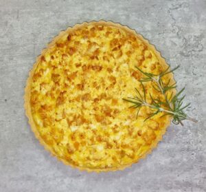 Für Kürbisfreunde ein Highlight. Quiche mit Kürbis, Saurer Sahne und Feta. Pro Stück nur 3g Kohlenhydrate.