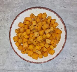 Für Kürbisfreunde ein Highlight. Quiche mit Kürbis, Saurer Sahne und Feta. Pro Stück nur 3g Kohlenhydrate.