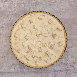 Für Kürbisfreunde ein Highlight. Quiche mit Kürbis, Saurer Sahne und Feta. Pro Stück nur 3g Kohlenhydrate.